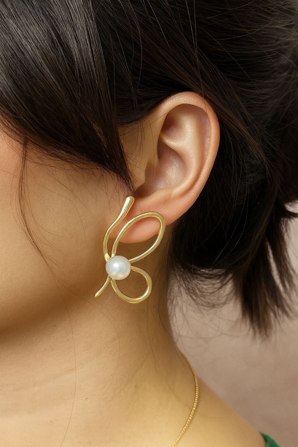 BRINCO BORBOLETA PEROLA1